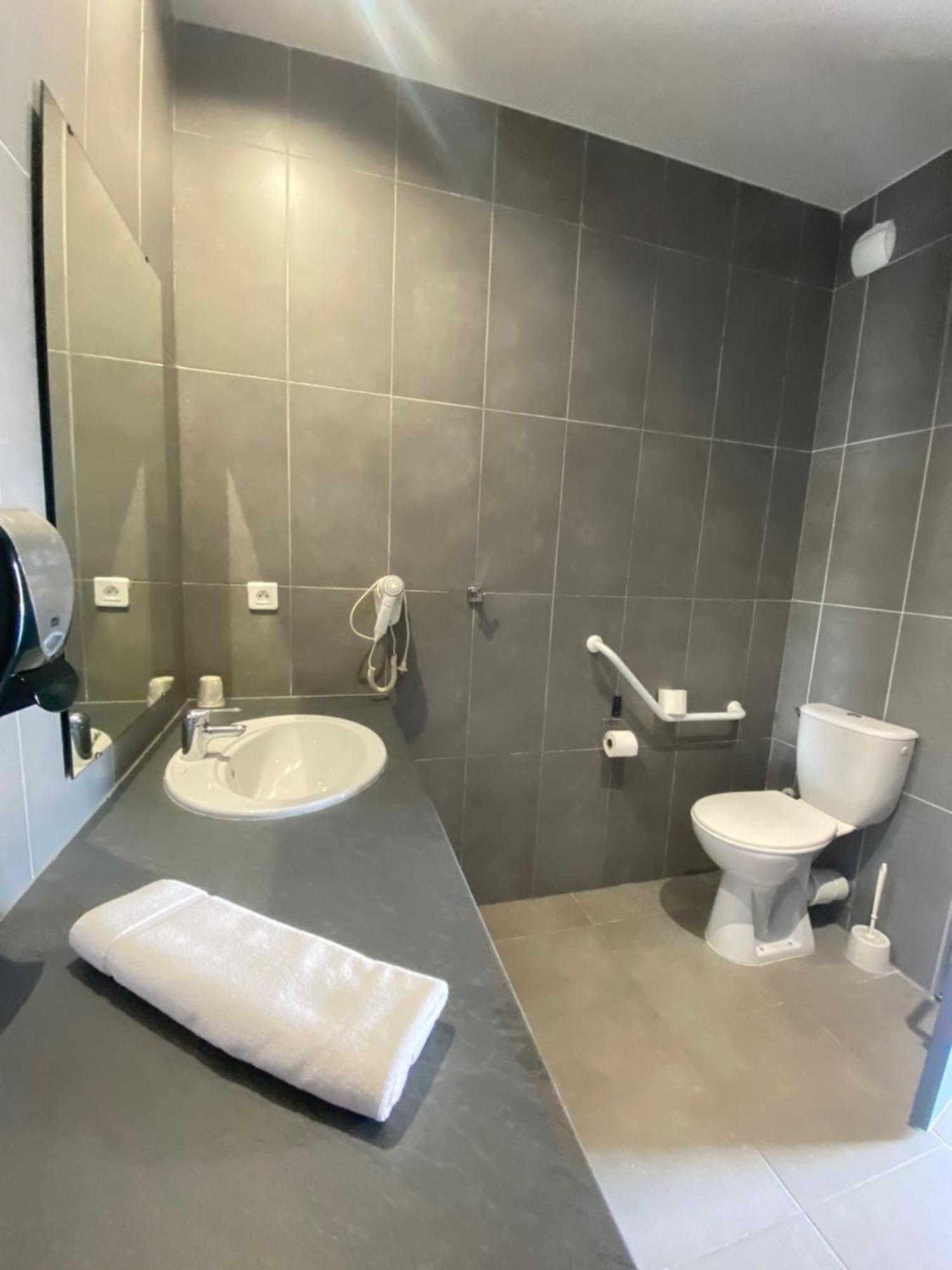 Hotel Douce France Cuxac-dʼAude Esterno foto