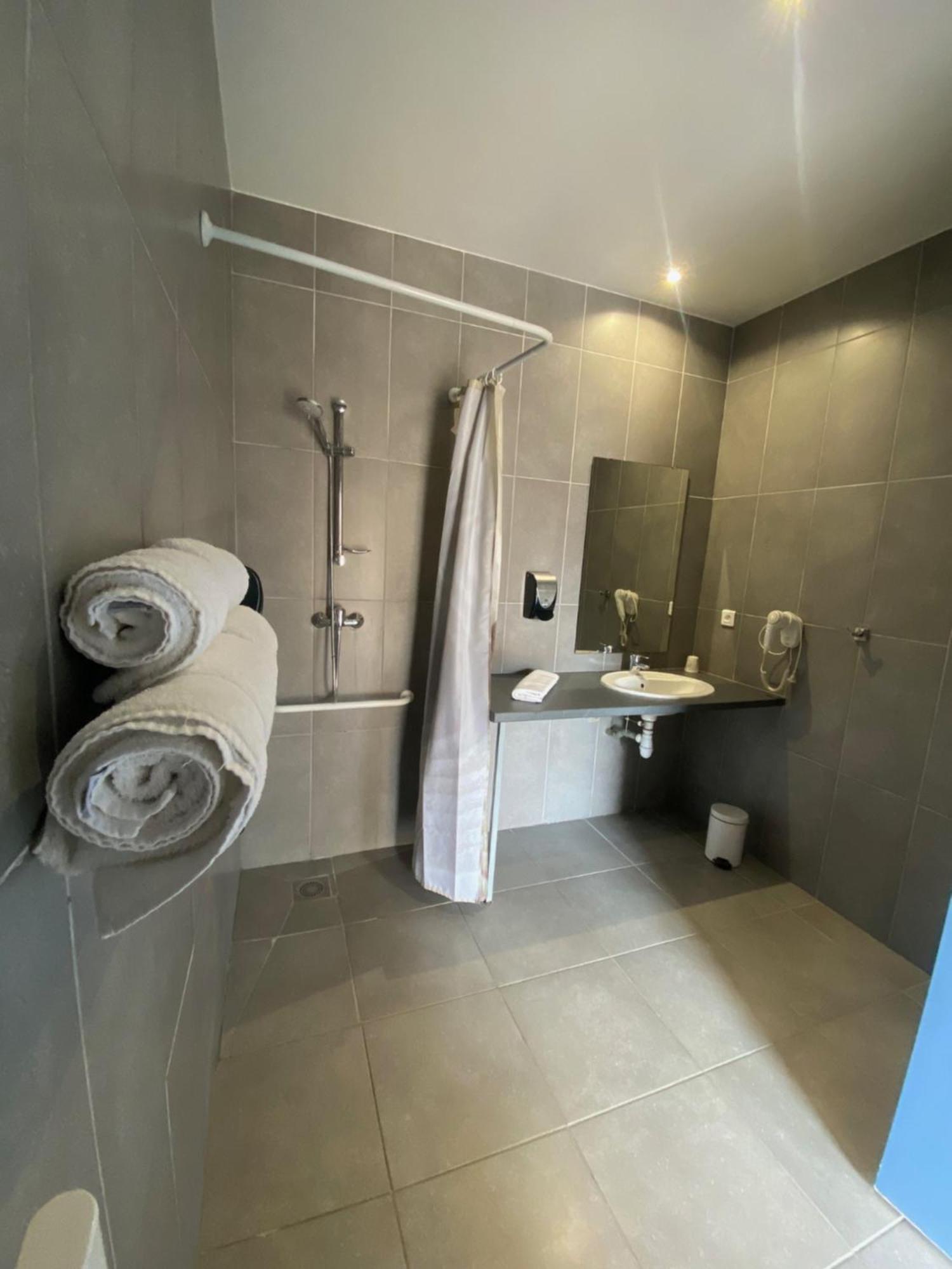 Hotel Douce France Cuxac-dʼAude Esterno foto